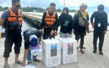 KM. Alvin Pembawa Logistik Pilkada tiba di Pulau Ambo