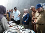 Jelang Nataru, PJ Bahtiar Bersama Forkopimda Sulbar Tinjau Harga Kebutuhan Pokok