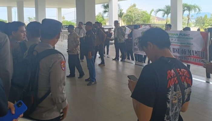 Aksi Unjuk Rasa di Berbagai Tempat, Polresta Mamuju Perketat Pengamanan Meskipun Sibuk gelar Operasi Lilin