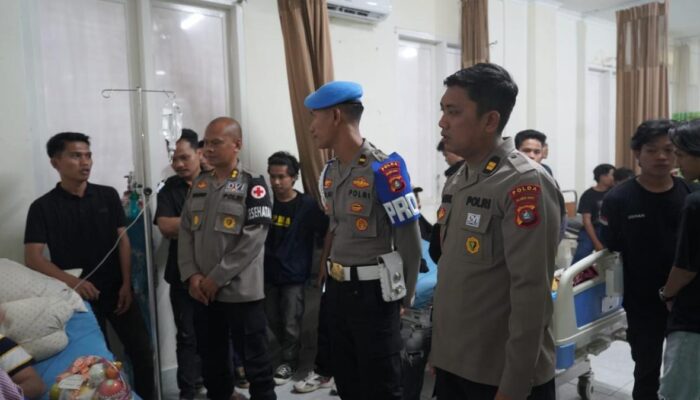 Polda Sulbar Bantu Biaya Pengobatan Mahasiswa Korban Bentrok