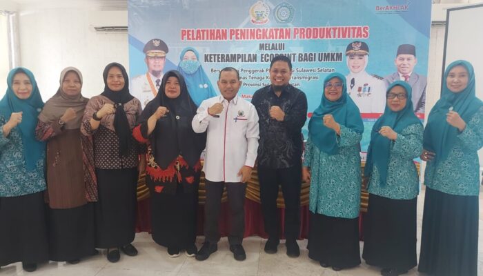 TP-PKK SULSEL GANDENG DISNAKERTRANS GELAR PELATIHAN ECOPRINT BAGI UMKM